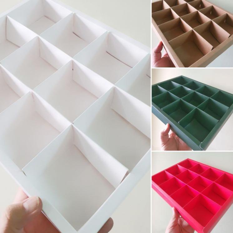 

Hadir Terbaru Dus mika polos sekat 12 uk. 7.3x7.3x4.5 cm ( 1 pack isi 5 pcs dus )