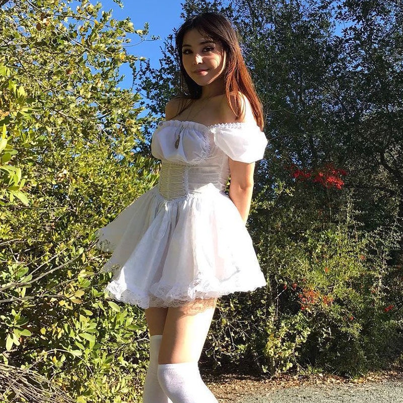 Red BEYOUARE rok hitam tua musim panas wanita terlihat tipis, temperamen lucu dan manis gaun renda hitam lengan pendek dengan tali