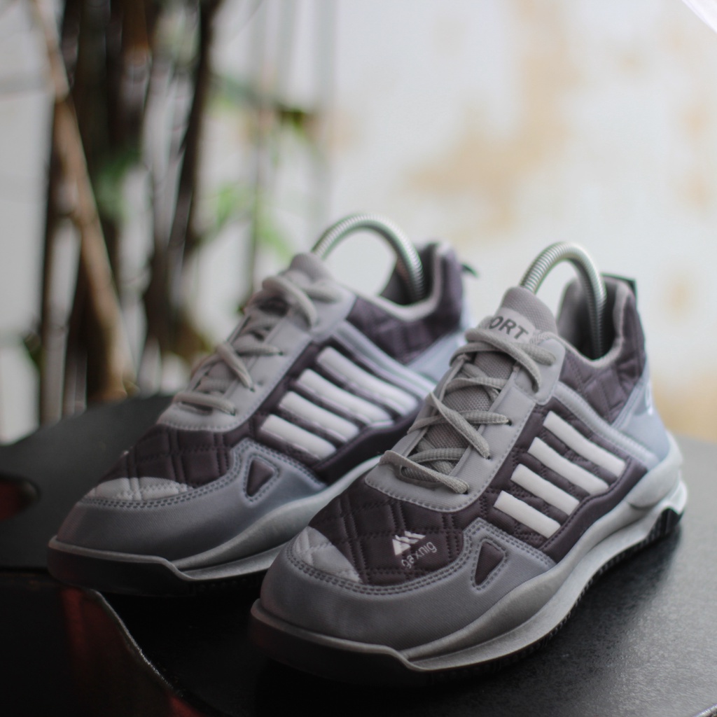 Sepatu sneakers pria sporty sepatu olahraga dan joging sepatu pria model terbaru sepatu trendy berkualitas original abu