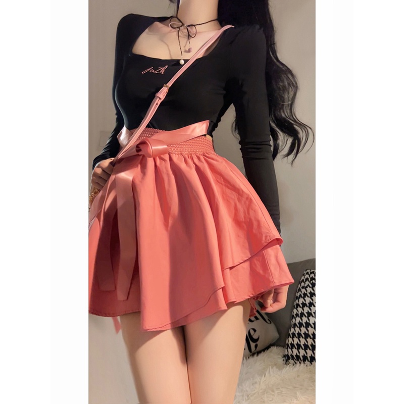 Red Kumikumi Sweet Spice Girl Back Hollow Strap Gaun Wanita Musim Semi Pinggang Slim Puff Rok Rok Pendek