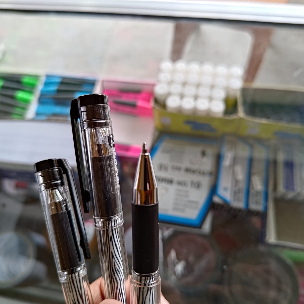 

Pena Tandan Tangan Tebal (Hitam) 1 mm