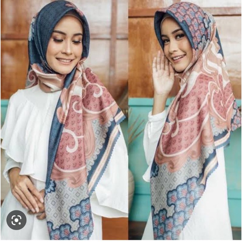 Pinisi Scarf Wearing Klamby