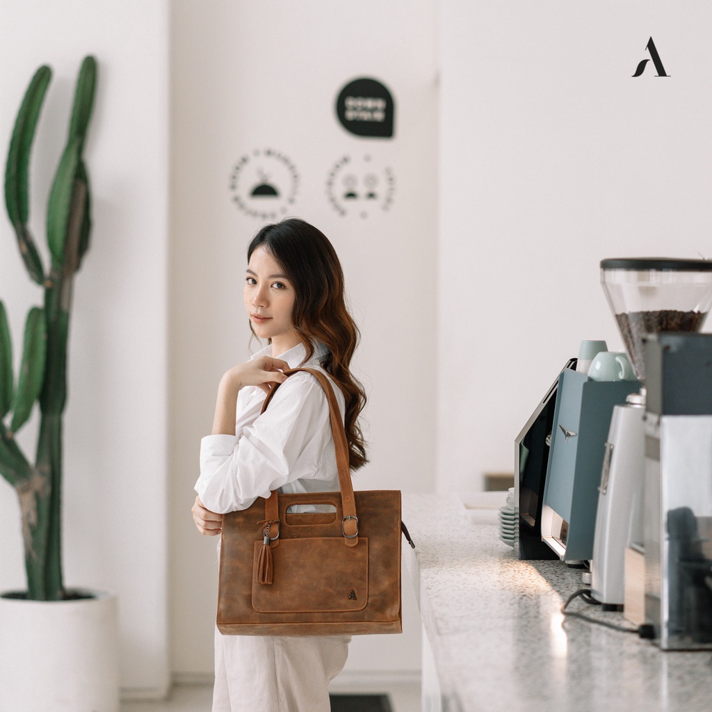 Alona Leather Tas Totebag Wanita Cewek Kulit Asli Althea Bag / Totebag Kekinian Model Terbaru Tas Berkapasitas Besar / Tas Bahu Kulit Asli / Tas Kantor Wanita Tas Cewek Fashionable Original Branded