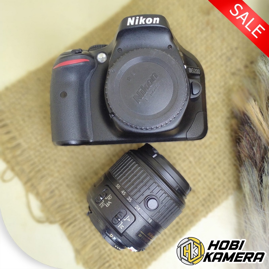 Kamera DSLR Nikon d5200 Lensa 18-55mm Layar Lipat Free tas - bekas