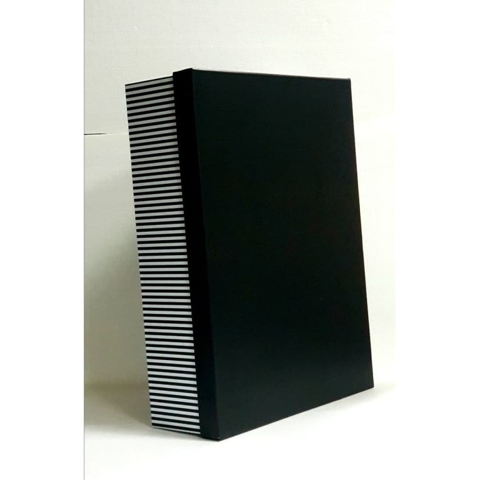 

Terlaris Kotak Kado/Kotak Hadiah/ Gift Box Super Jumbo A / Garis Hitam 1