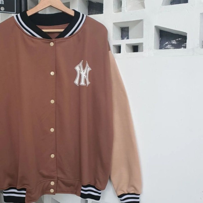 NY Baseball Jaket / Sweater Bisbol Wanita Varsity Jacket Logo - Mocca, all size Berkualitas Y8S0