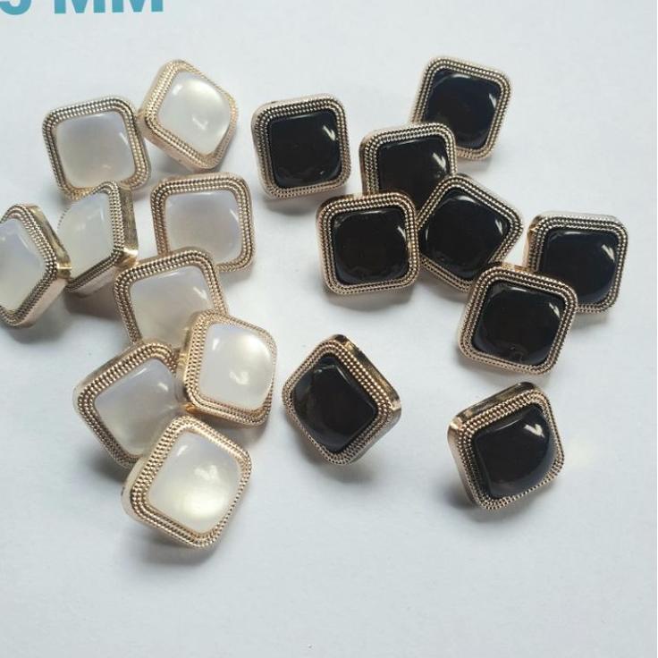Kejar Promo Kancing mutiara kotak diameter 15 mm  mutiara kotak putih/hitam