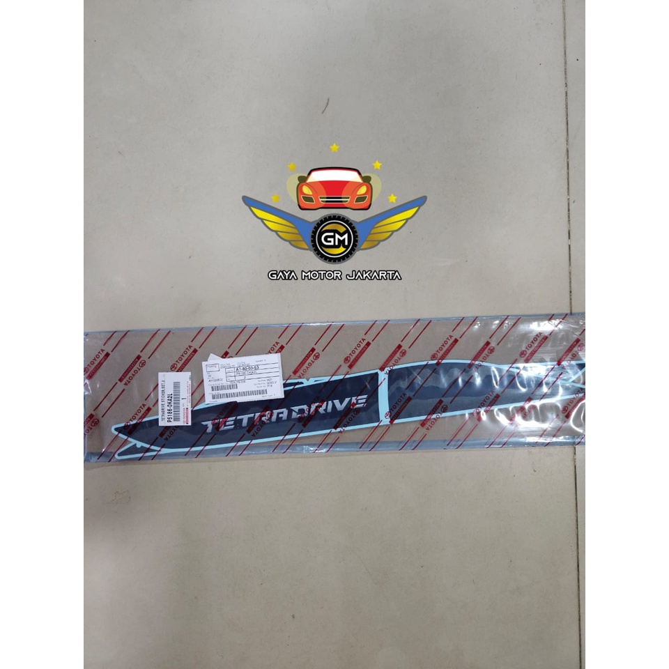 Stiker Tetradrive New Fortuner 4x4 VRZ Original P5186-0KA2L Silver