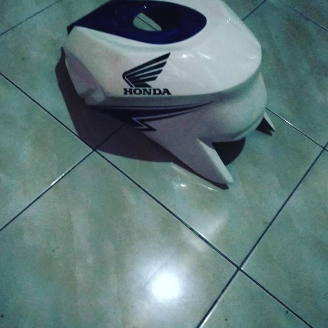 KONDOM TANGKI HONDA OLD CB150R ALA HONDA ALL NEW CBR250RR PUTIH LIST B