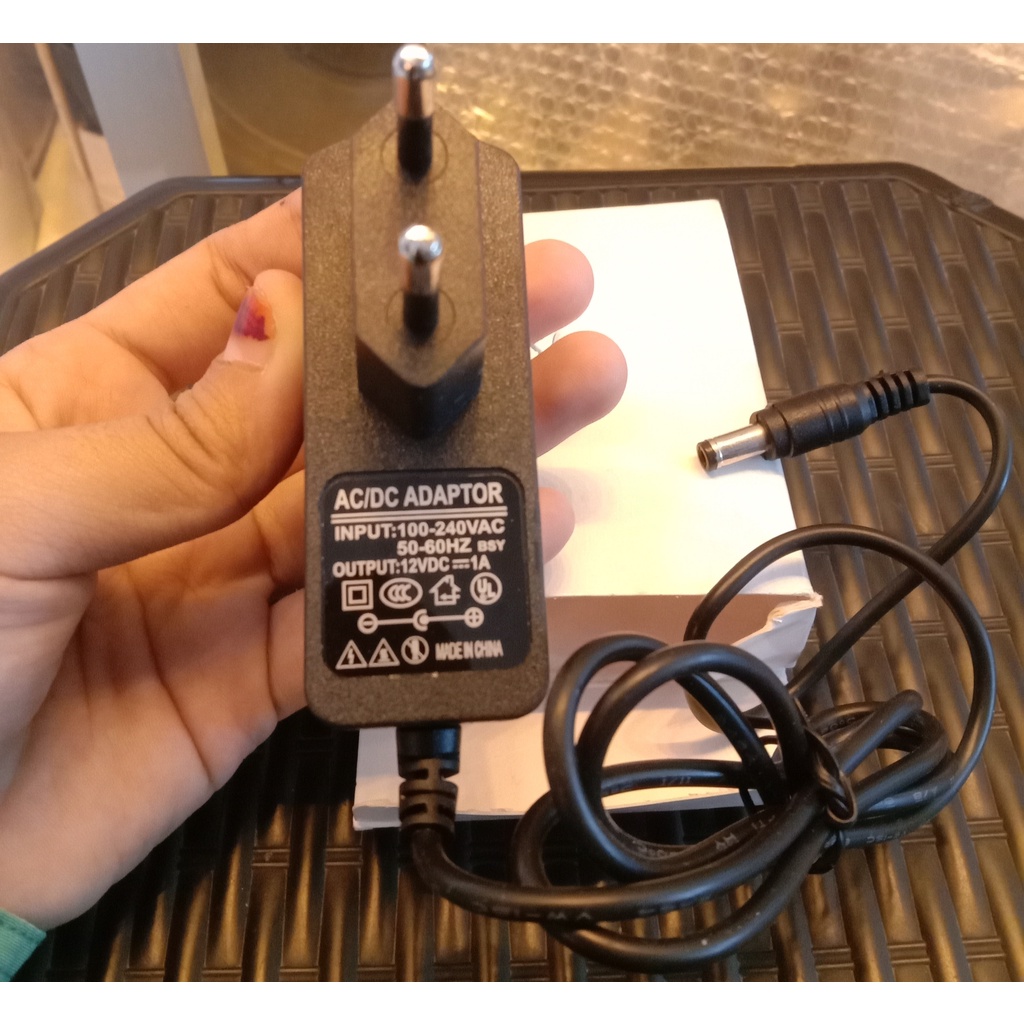ADAPTOR 12V 1ampere