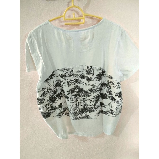 Preloved Kaos Baju Wanita Motif Safari