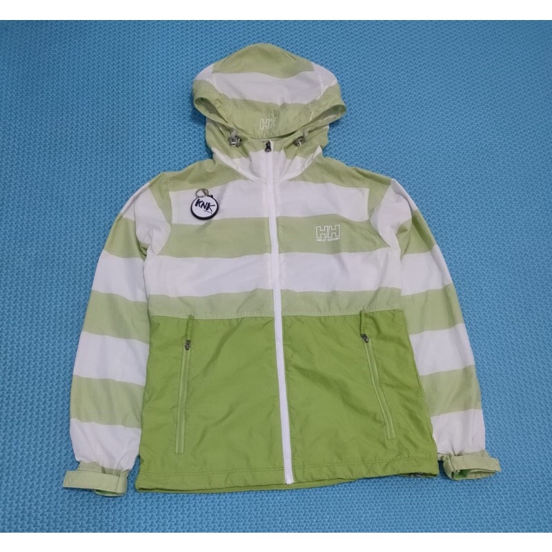 jaket gorpcore helly hansen