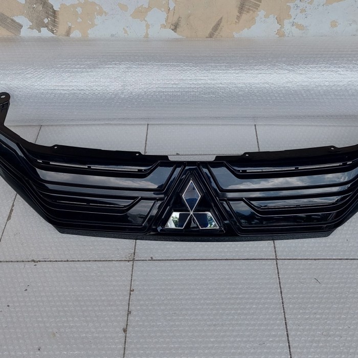 GRILL DEPAN XPANDER ORIGINAL