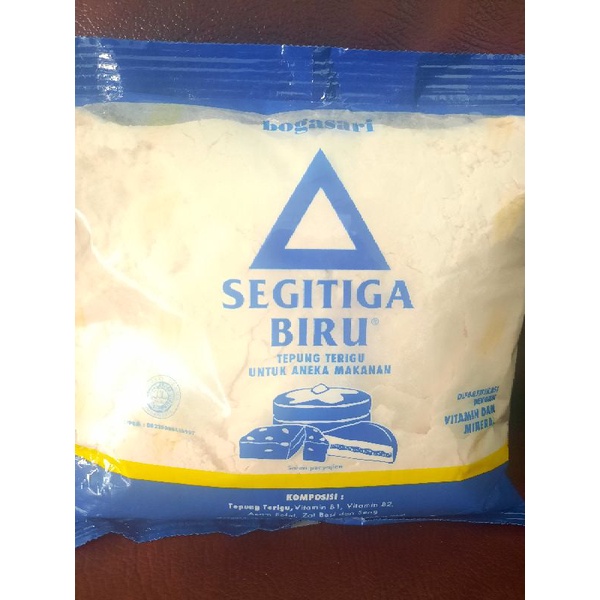 

Tepung terigu Segitiga biru 500 gr