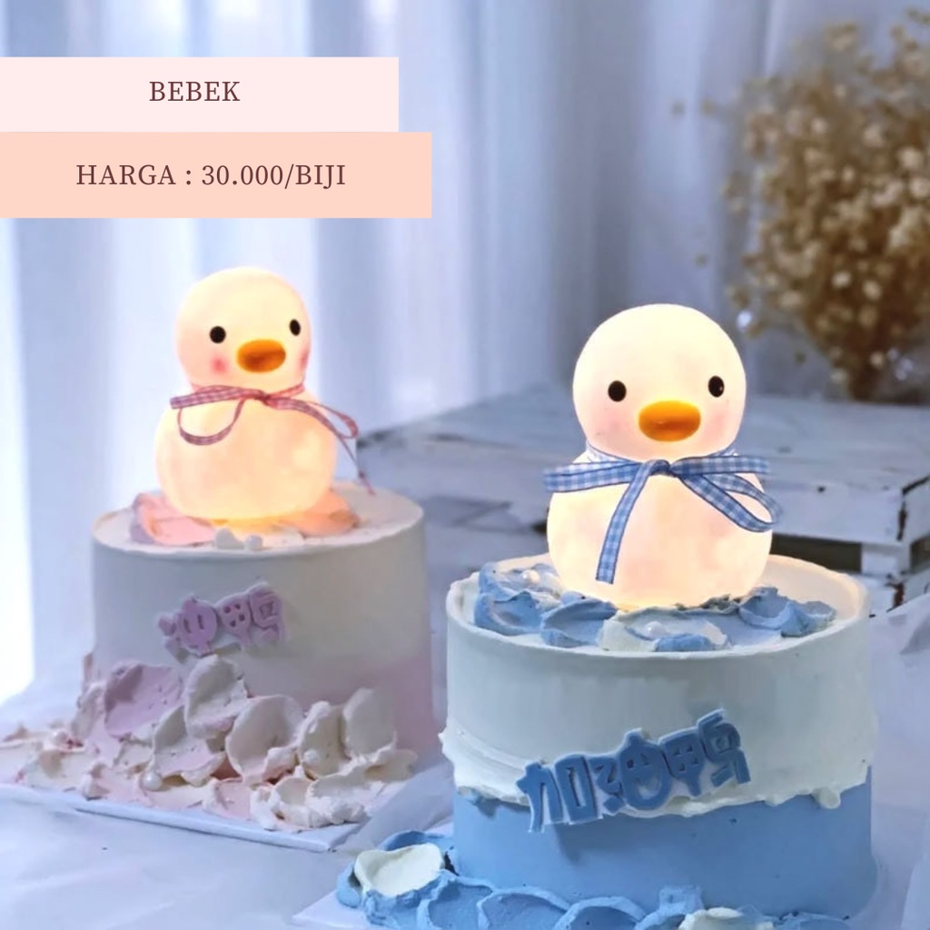 MINIATUR KUE TART BEBEK HIASAN CAKE ULTAH ULANG TAHUN CAKE DECORATION PAJANGAN BEBEK DONALD DUCK PINK BIRU ADA LED BISA MENYALA