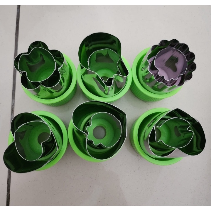 12 pcs Set Alat Cetakan Cutter Pemotong Wortel Timun Roti Buah Bento