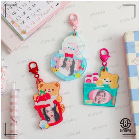 Korean version of the cartoon rabbit acrylic keychain pendant star-chasing girl can put idol card pendant keychain female
