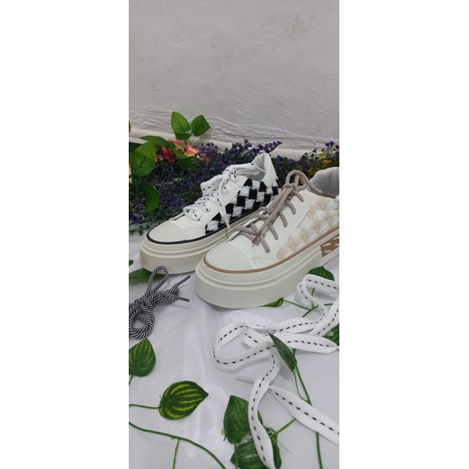 HS / Sepatu Sneakers Wanita Import Fashion Shoes Corak Kotak 279