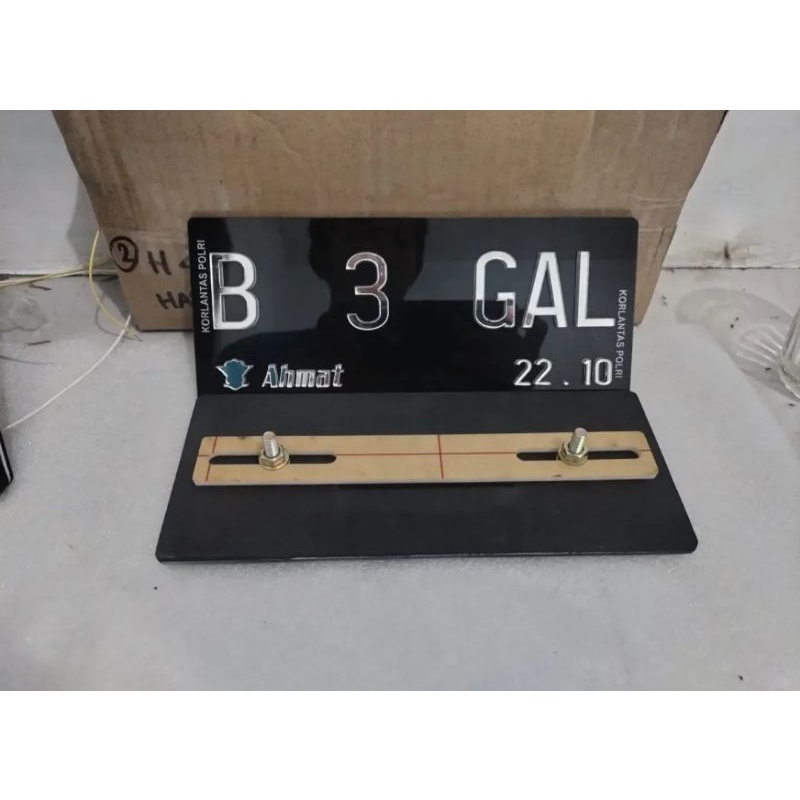 plat motor variasi akrilik timbul