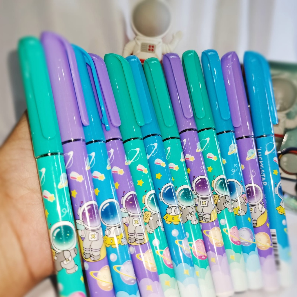 

Pulpen gel Astronot lucu /Pen gel V-TRO Astronaut tinta hitam termurah Bolpen karakter 0,5MM Alat tulis sekolah dan kantor favorit kualitas terbaik BISA COD dan grosir