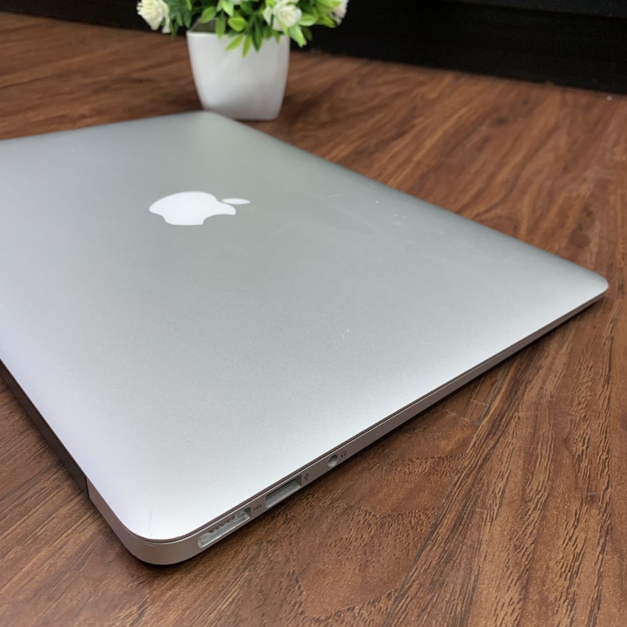Apple MacBook Air 13-inch Ci7 Ram 8GB SSD 512GB 2017 Mulus