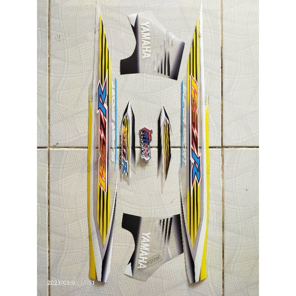 striping yamaha 125 zr 125 z