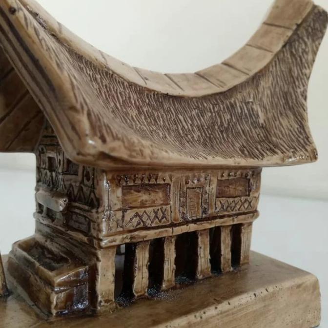 miniatur rumah adat Tongkonan - Tana Toraja