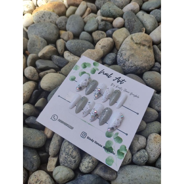 kuku palsu putih abu nail art wedding tunangan pesta bridesmaid promo