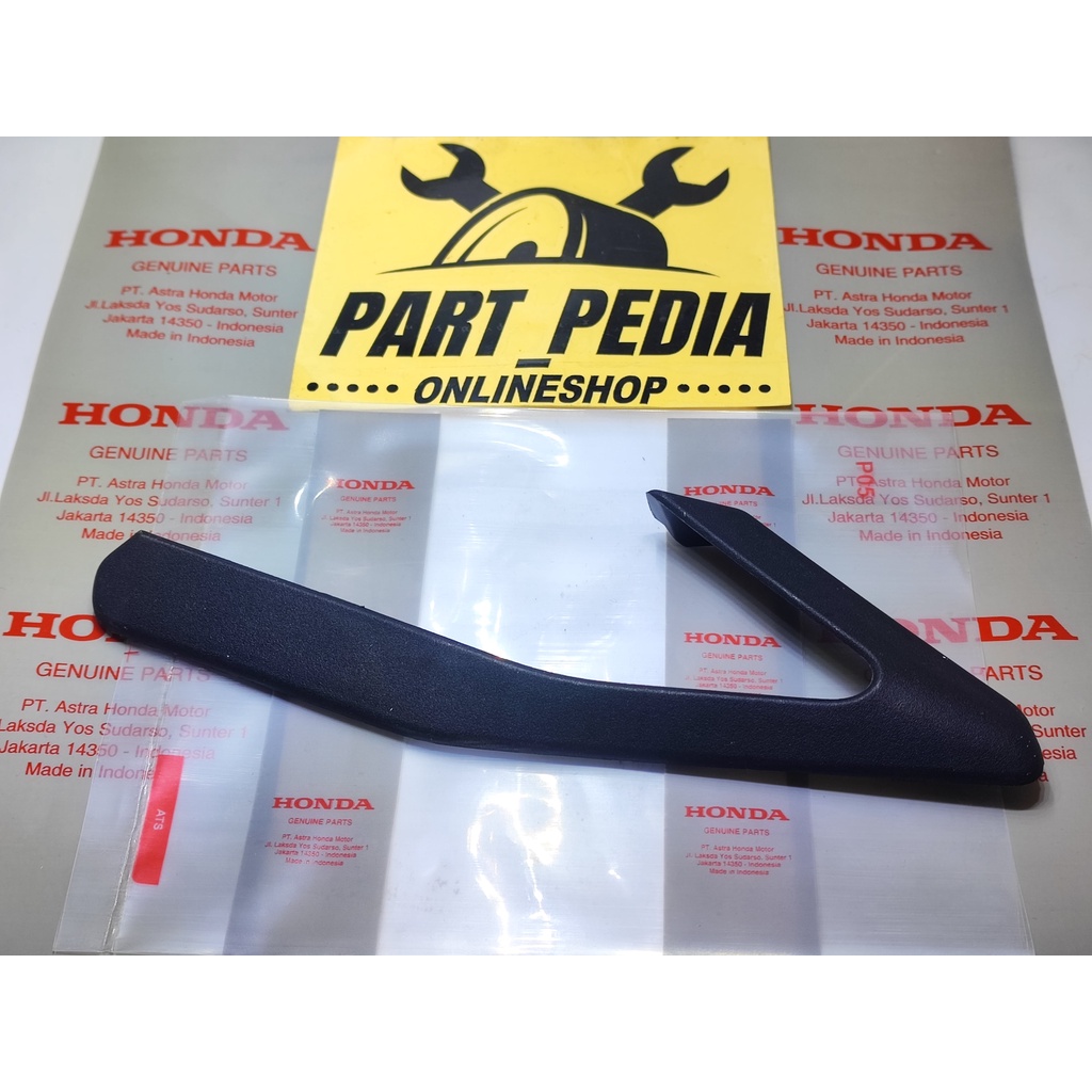 cover step kanan bagian luar pcx 160 cover R step outer pcx 160 original