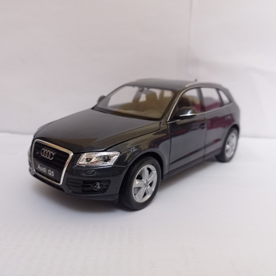 Diecast Mobil Audi Q5 Welly 1:24 miniatur mobil mainan koleksi mainan anak  murah