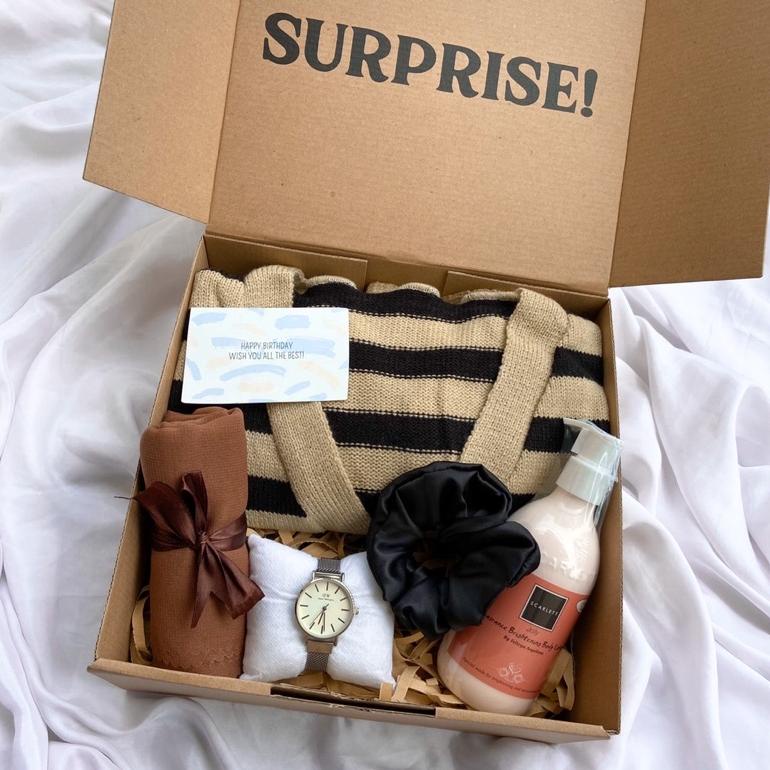 

[GB GARDIGAN] GIFTBOX BAJU CEWEK / KADO CEWEK / KADO PACAR / ANNIVERSARY / HAMPERS LEBARAN / WEDDING / VALENTINE / KADO NIKAH / HAMPERS LEBARAN .