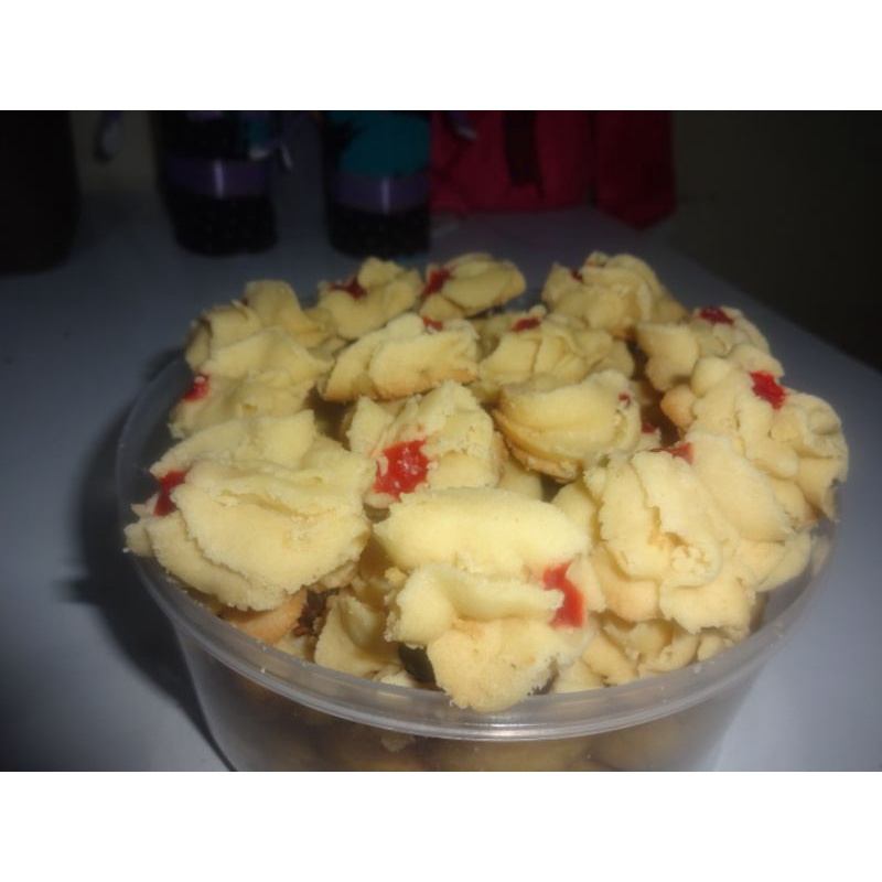 

KUE SEMPRIT STRAWBERRY