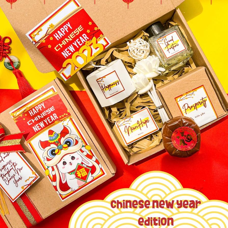 

☇ HAMPERS IMLEK 2023 | HAMPERS CNY 2023 | HAMPERS CHINESE NEW YEAR GIFT BOX | GIFT CHINESSE NEW YEAR | KADO IMLEK 2023 | HAMPERS AROMATERAPI SET CNY ILMEK CHINESE NEW YEAR | HAMPERS SCENTED CANDLE KADO CANDLE | ♛