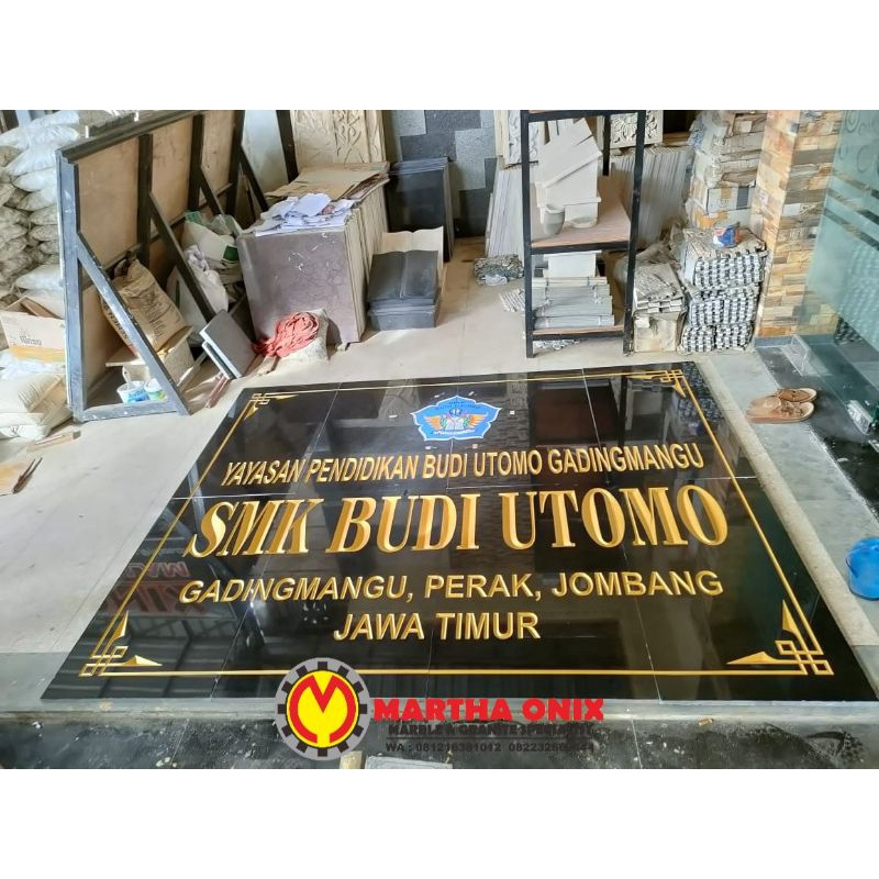 

Prasasti Papan Nama Name Board,Bahan Batu Granite Hitam Tebal ukuran 180cm x 225cm