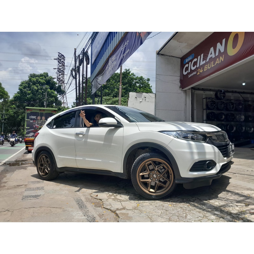 PAKETAN VELG HRV HSR BARU R18 BAN AACELERA 225/50 R18 HSR WASILE RING18
