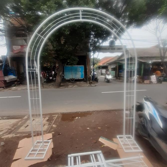 pergola lengkung hadap depan