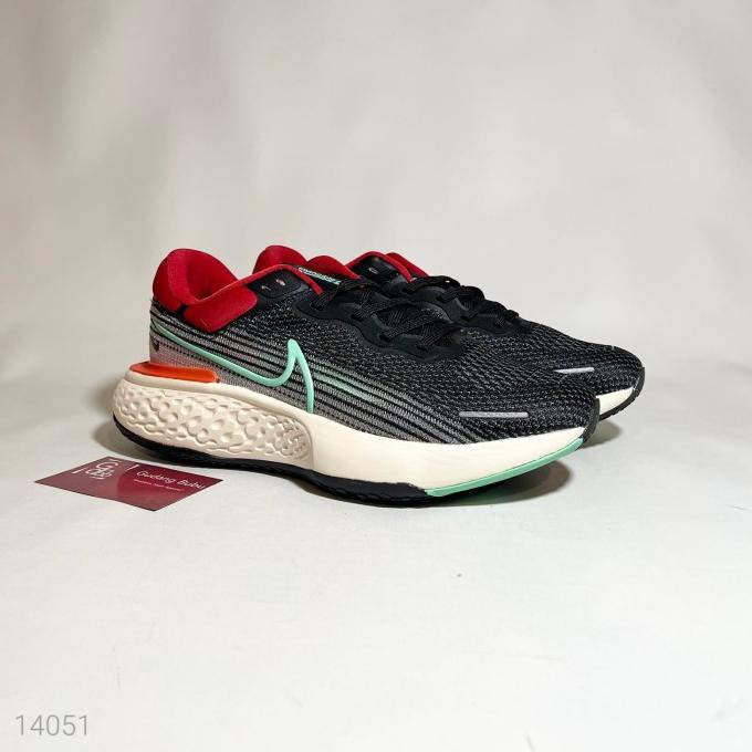 Nike ZoomX Invincible Run Flyknit Grey Black Chile Red