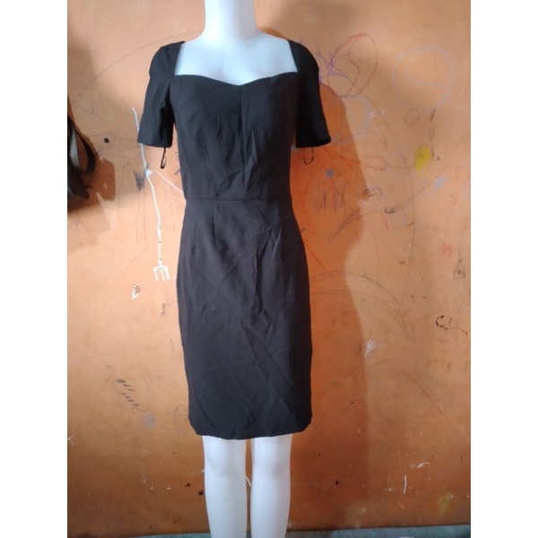 dress hitam elegan