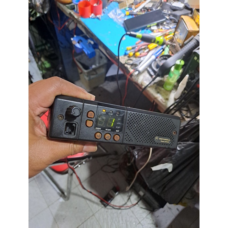 RIG MOTOROLA GM300 UHF MOTOROLA GM 300 NORMAL KONDISI BEKAS POWER 30 WATT RX SENSITIVE BAHAN REPEATE