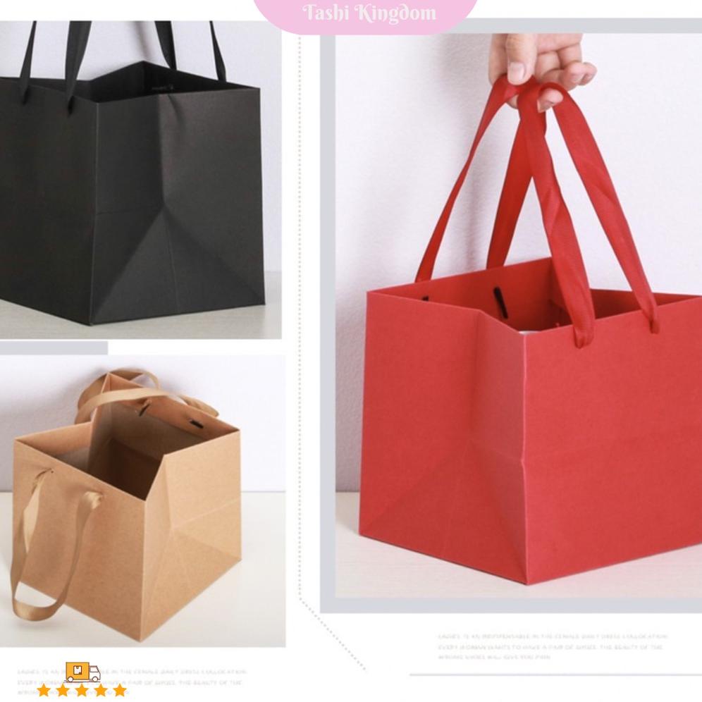 

PAPERBAG KOTAK KANTONG TOPLES KANTONG KOTAK POLOS BIG SIZE / KANTONG HADIAH JUMBO / KANDONG KADO 3XL , TAS KARTON BENTUK KOTAK .