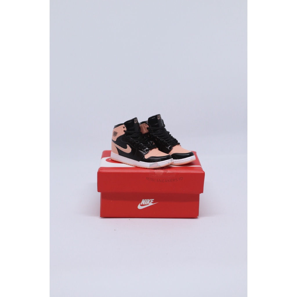 SNEAKER KEYCHAIN 3D AJ1 CRIMSON TINT. GANTUNGAN. MINIATUR.