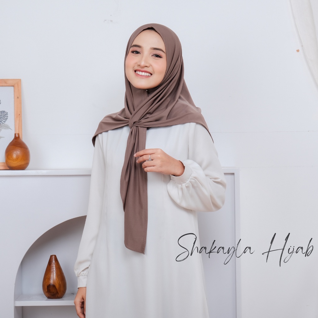 SHAKAYLA HIJAB SEGITIGA INSTAN (JERSEY)