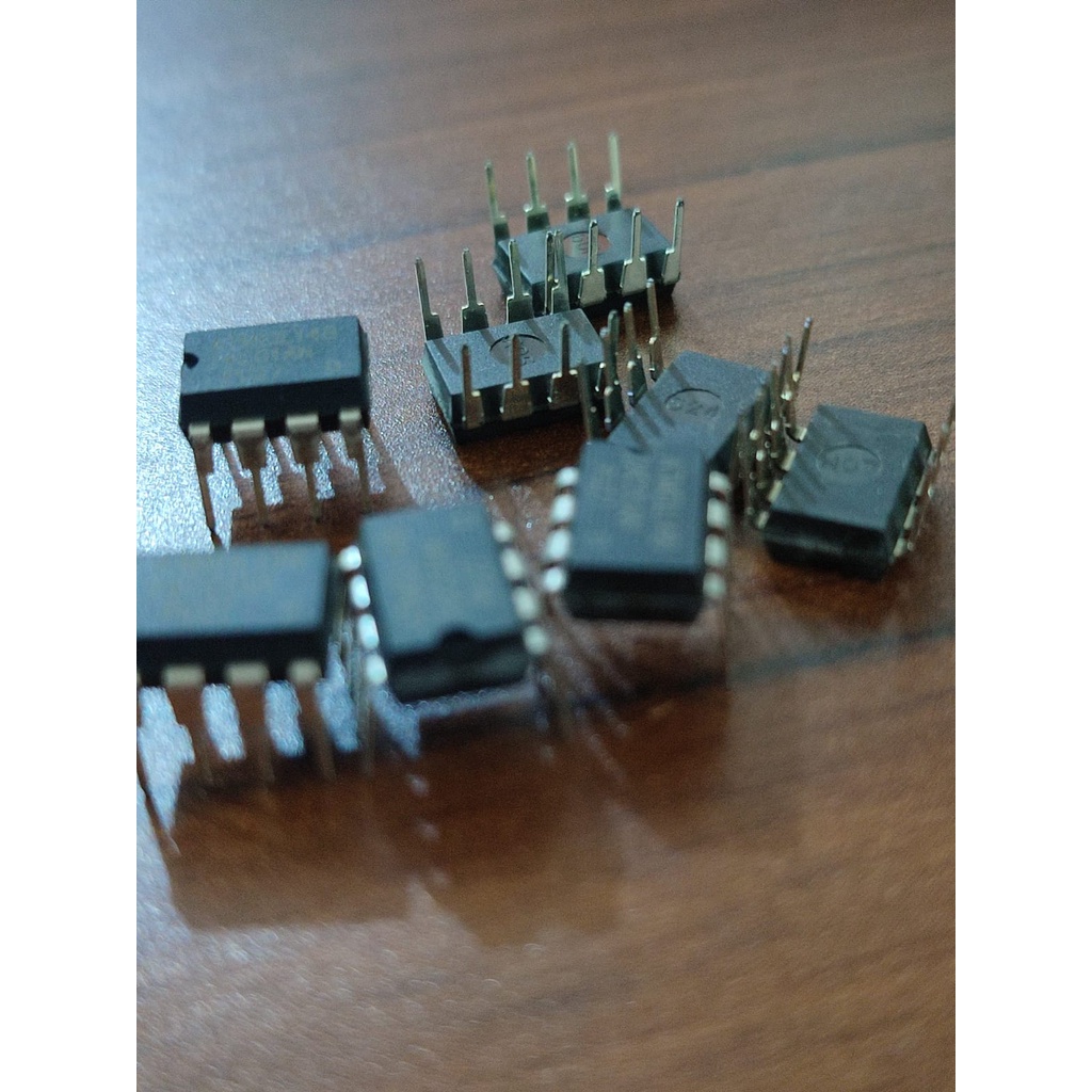 IC ATMEL 24C02N