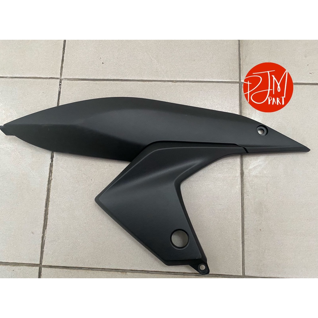 64560-K03-N30ZA Cover Sambungan Body Cover R Body Lower REVO FI ori ahm