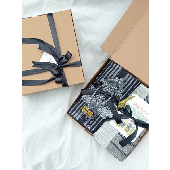 

Hampers Cowok Lebaran Idul Fitri /kado Cowok / Gift Box /Parcel Cowok / Paket Umar 1 dan Umar 2
