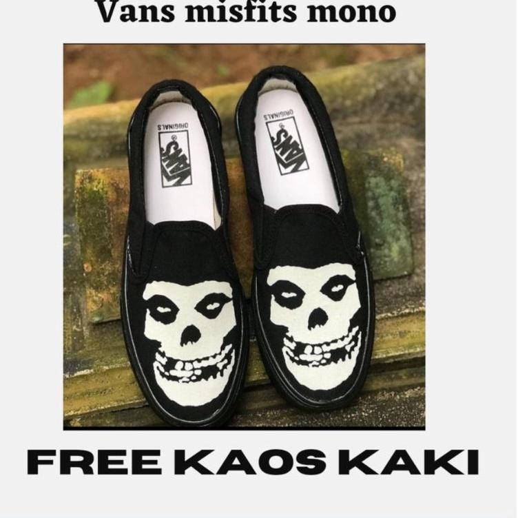 BEST SELLER slip on misfits putih