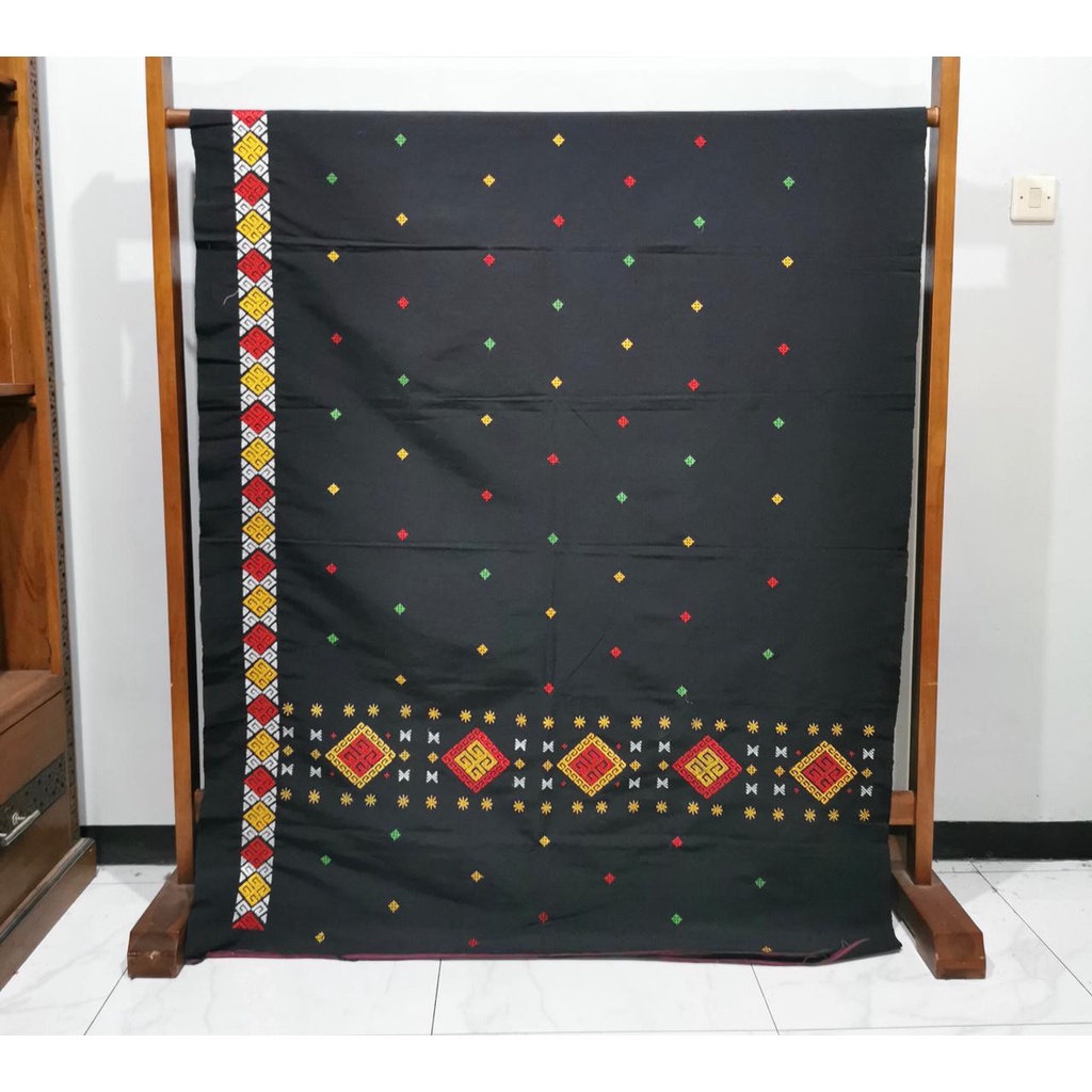 Kain tenun pamiring tenun paruki toraja tebal