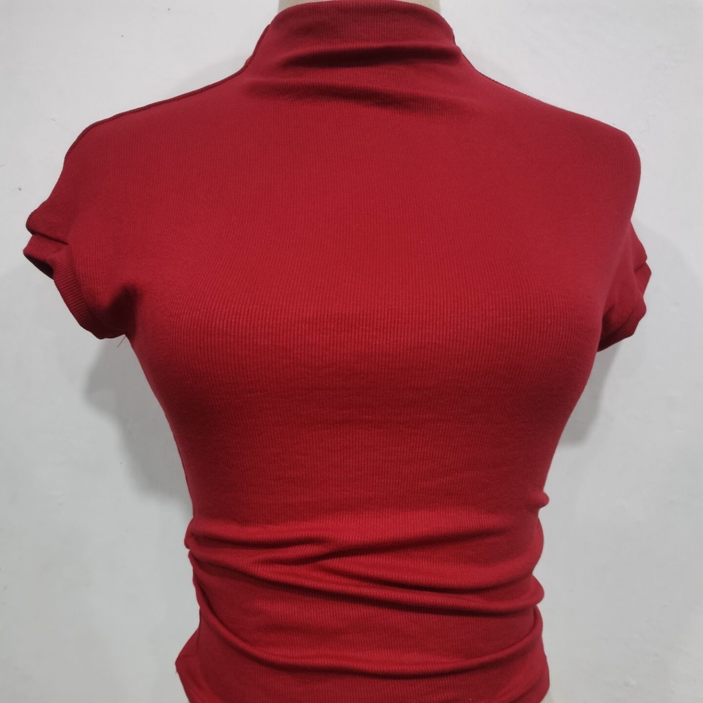 Red 2023 Pure Desire Gaya Korea Desain Lipatan Samping Pinggang Kerah Berdiri Setengah Tinggi Kerah Slim Lengan Pendek T-shirt Wanita Xia Xin Bawah Kemeja