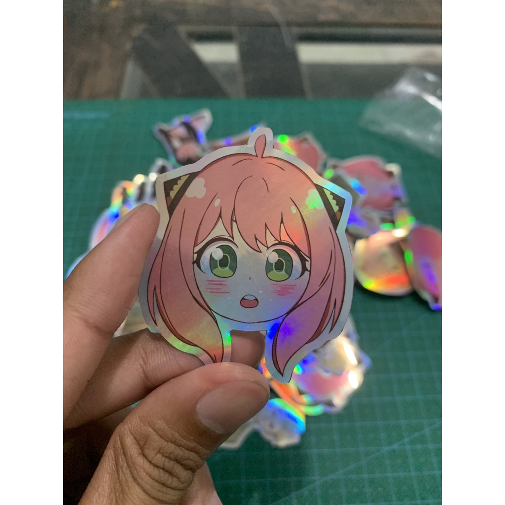 

Stiker lucu Hologram Anime SPY X FAMILY ANYA Tahan Air Stiker untuk Case Hp,Helm,Laptop