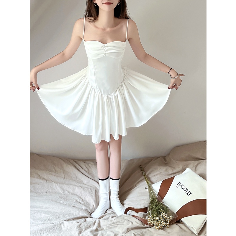 Red kumikumi white sling dress women s spring and summer design sense ceruk temperamen pinggang pelangsing rok pendek lembut